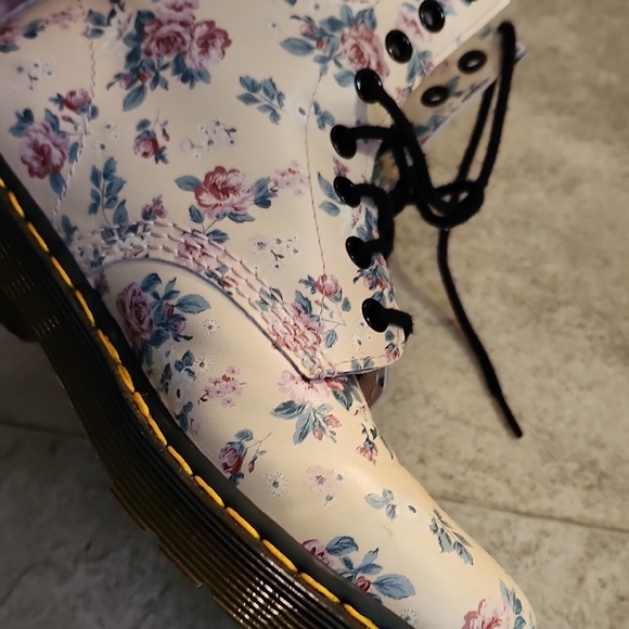 Floral Lace-Up Boots - Picture 4 of 8